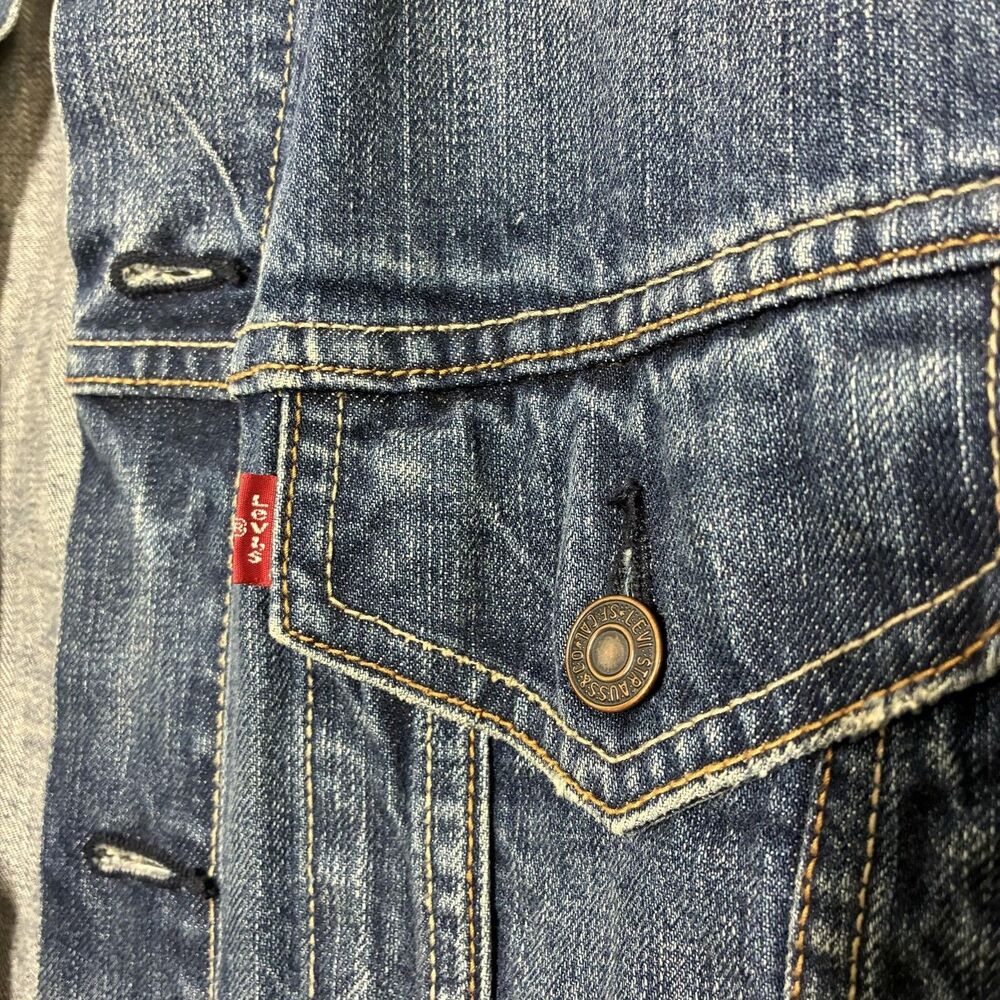 Levi's Jean Jacket Mens Medium Blue Denim Trucker Raw Hem Distressed 70589 - Picture 4 of 16